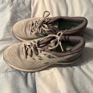 ASICS Women's Gray Running Shoes Size 7 Great Condition
